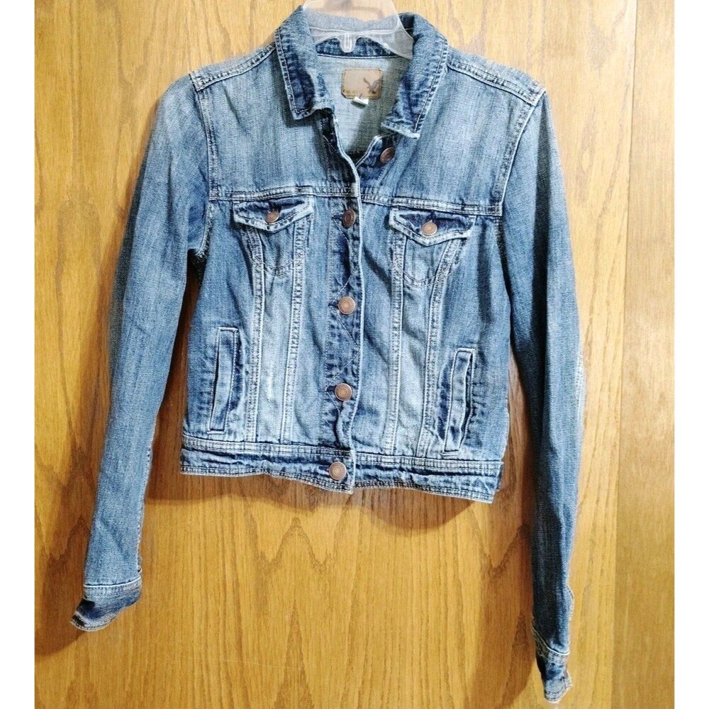 American Eagle AE AEO Womens MEDIUM Distressed Cropped Denim Trucker Jean Jacket